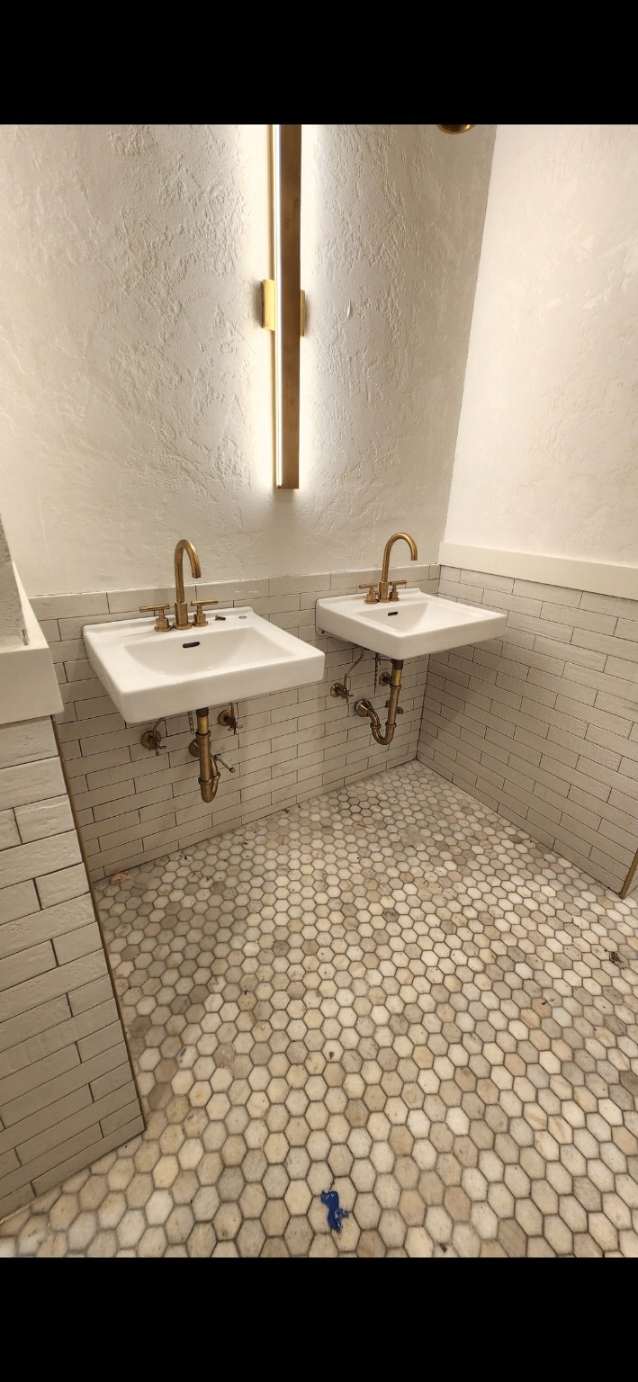 Commercial sinks